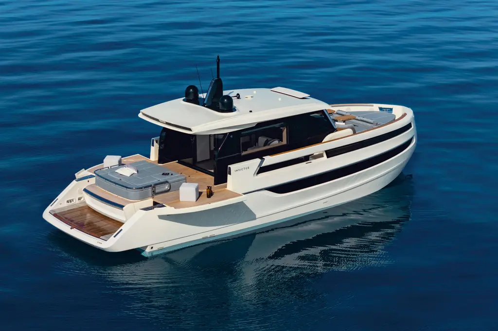 2026 Invictus ST550 Yacht For Sale in Dubai 2026 Invictus ST550 Yacht For Sale in Dubai