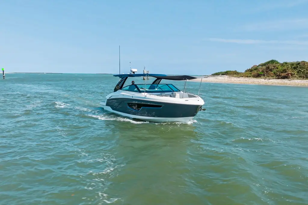 2026 Cruisers Yachts 34 GLS OB Yacht For Sale in Wisconsin Dells WI 2026 Cruisers Yachts 34 GLS OB Yacht For Sale in Wisconsin Dells WI
