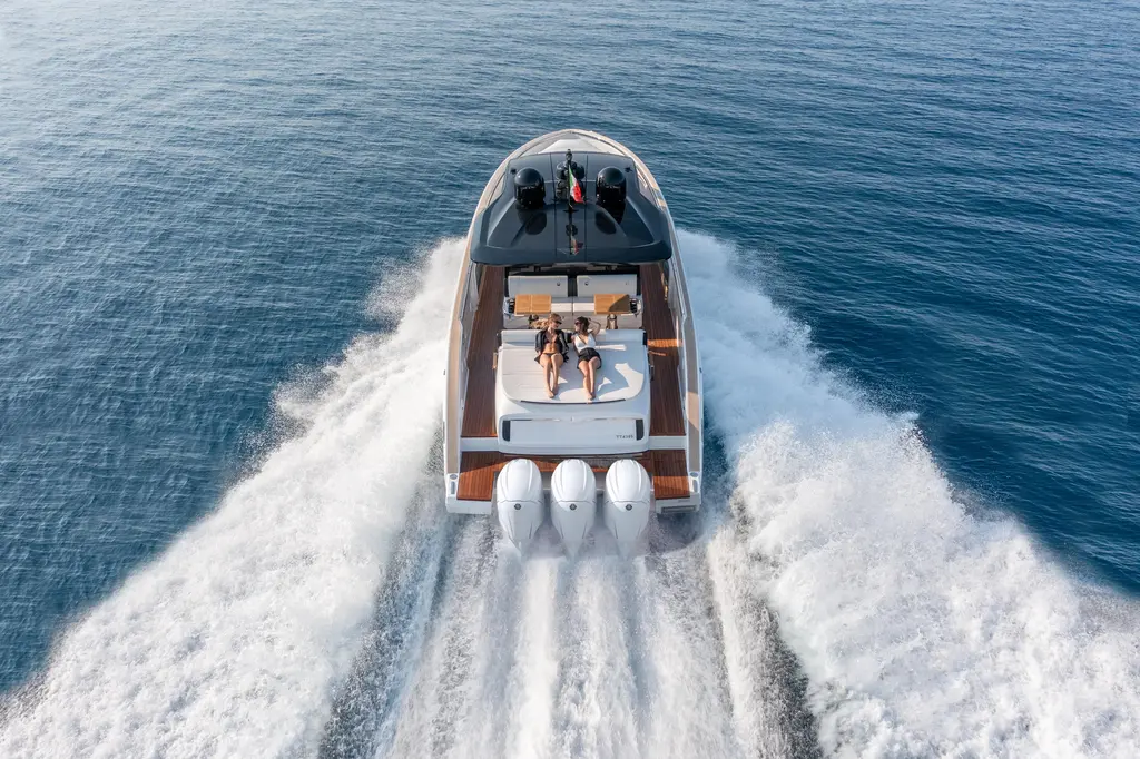 2026 Invictus TT 420S Yacht For Sale in Dubai 2026 Invictus TT 420S Yacht For Sale in Dubai