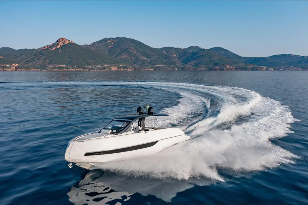 2025 Invictus TT420 Yacht For Sale in Dubai 2025 Invictus TT420 Yacht For Sale in Dubai