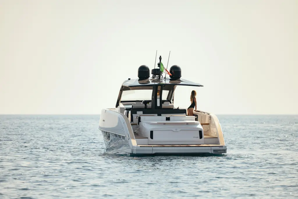 2025 Invictus TT420 Yacht For Sale in Dubai 2025 Invictus TT420 Yacht For Sale in Dubai