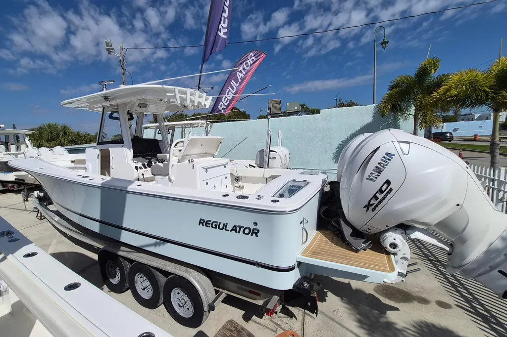 31-410 2026 Regulator 31 Yacht For Sale in Riviera Beach FL 31-410 2026 Regulator 31 Yacht For Sale in Riviera Beach FL