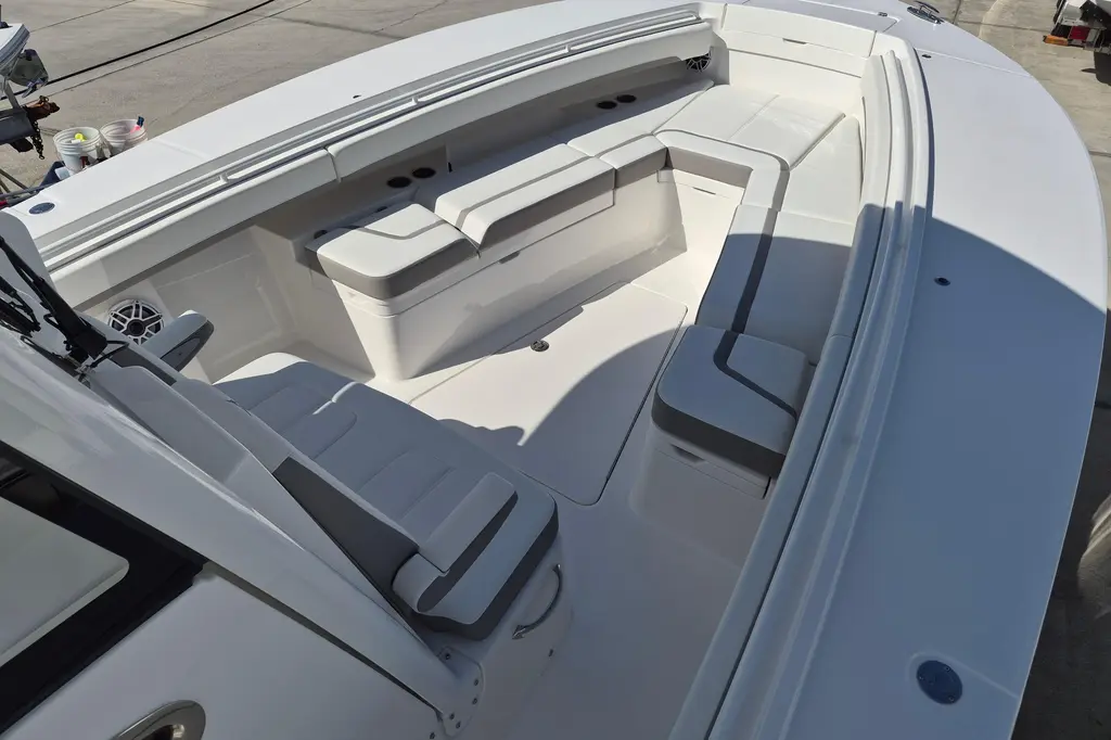 31-410 2026 Regulator 31 Yacht For Sale in Riviera Beach FL 31-410 2026 Regulator 31 Yacht For Sale in Riviera Beach FL