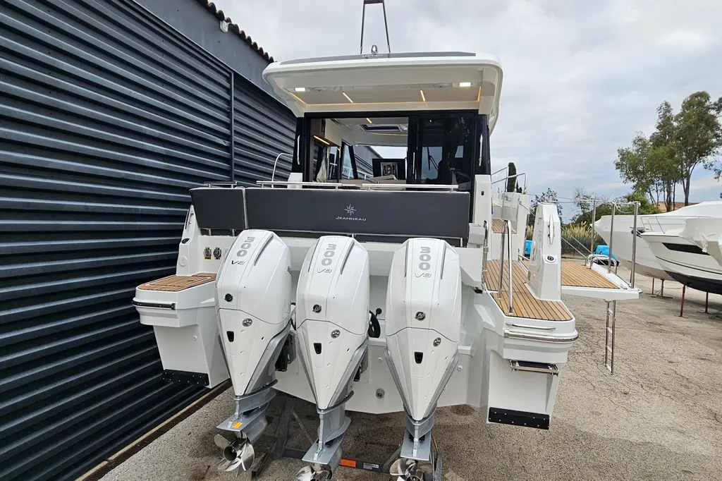 2025 Jeanneau Merry Fisher 1295 Yacht For Sale in Bormes-les-Mimosas 83 2025 Jeanneau Merry Fisher 1295 Yacht For Sale in Bormes-les-Mimosas 83
