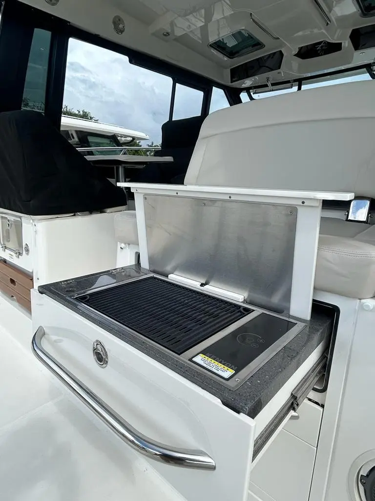 2024 Boston Whaler 405 Conquest Yacht For Sale in Fajardo 2024 Boston Whaler 405 Conquest Yacht For Sale in Fajardo