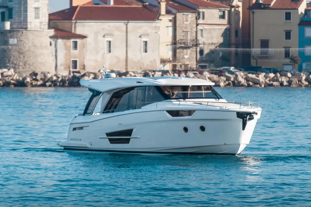 Hybrid 2025 Greenline 45 Coupe Yacht For Sale in Piran Hybrid 2025 Greenline 45 Coupe Yacht For Sale in Piran