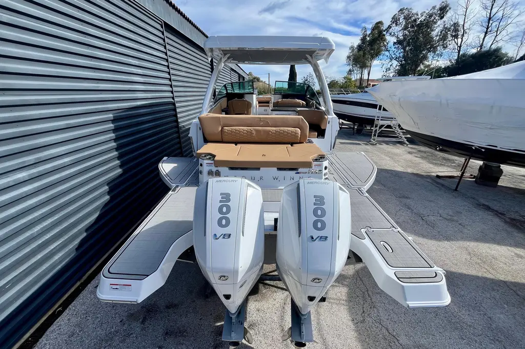 2026 Four Winns H33 OB Yacht For Sale in Bormes-les-Mimosas 83 2026 Four Winns H33 OB Yacht For Sale in Bormes-les-Mimosas 83