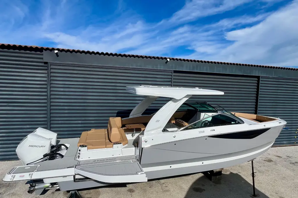 2026 Four Winns H33 OB Yacht For Sale in Bormes-les-Mimosas 83 2026 Four Winns H33 OB Yacht For Sale in Bormes-les-Mimosas 83