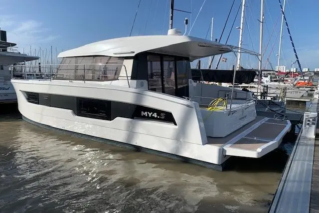 CAT&GO 2025 Fountaine Pajot MY4.S Yacht For Sale in La Rochelle 17 CAT&GO 2025 Fountaine Pajot MY4.S Yacht For Sale in La Rochelle 17