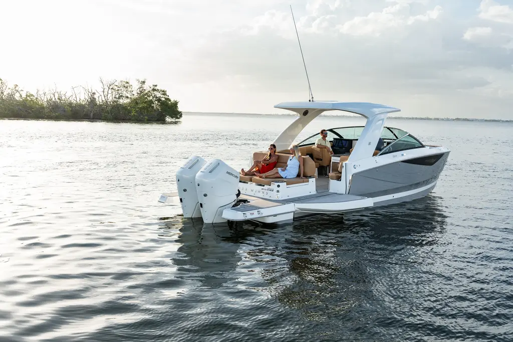 2026 Four Winns H33 OB Yacht For Sale in Windermere E09 2026 Four Winns H33 OB Yacht For Sale in Windermere E09
