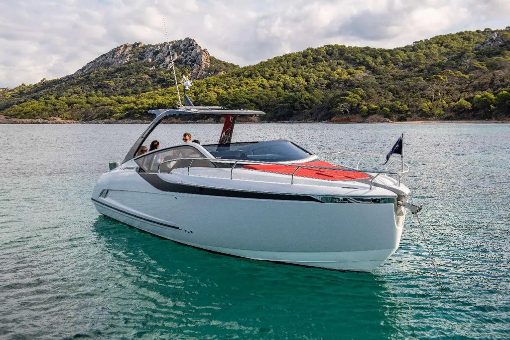 New Cockpit Layout 2026 Fairline F//Line 33 Outboard Yacht For Sale in Southampton E19 New Cockpit Layout 2026 Fairline F//Line 33 Outboard Yacht For Sale in Southampton E19