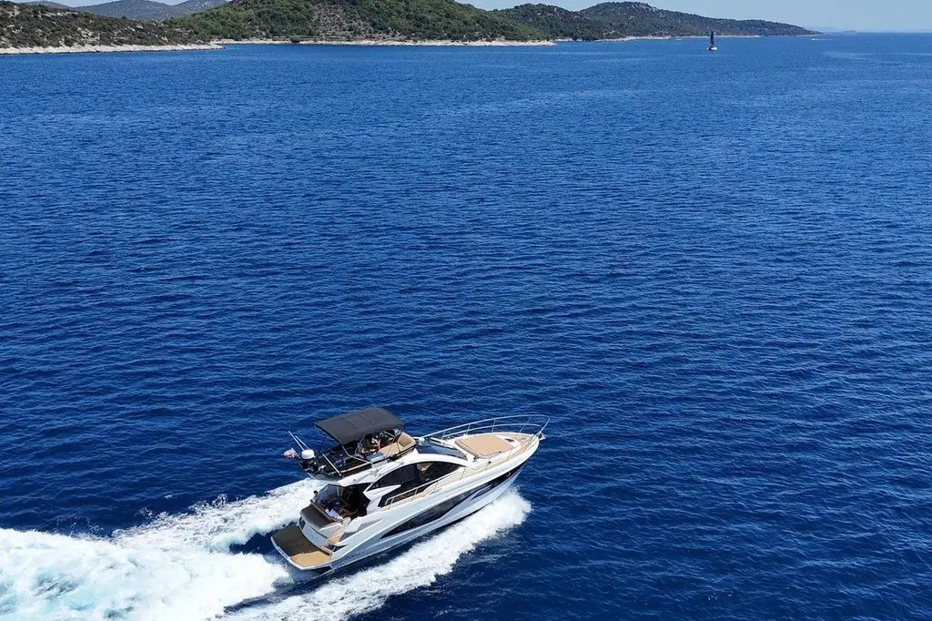 2025 Cobrey 42 FLY Yacht For Sale in Gdynia 2025 Cobrey 42 FLY Yacht For Sale in Gdynia