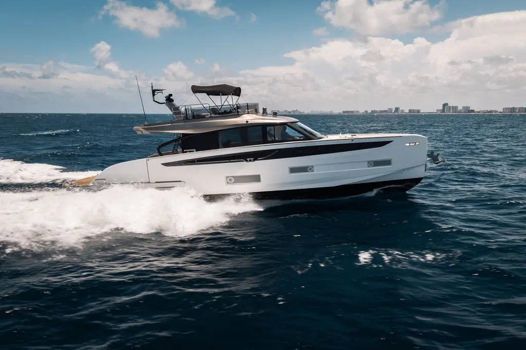  2025 Azimut Seadeck 6 Yacht For Sale in Pompano Beach FL
