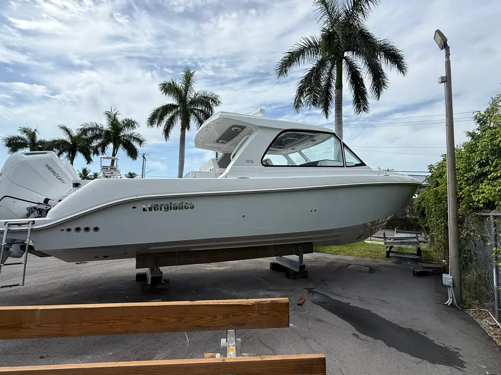 2026 Everglades 367 CX Yacht For Sale in Pompano Beach 