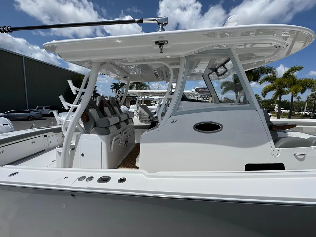 37-039 2025 Regulator 37 Yacht For Sale in Stuart FL 37-039 2025 Regulator 37 Yacht For Sale in Stuart FL