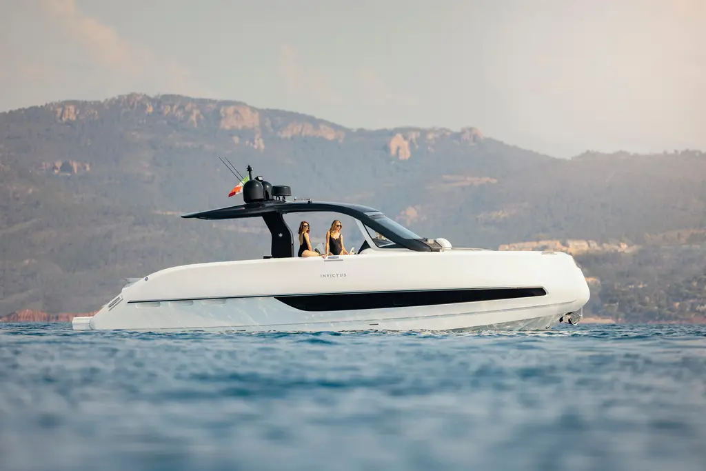 2025 Invictus TT420 Yacht For Sale in Catanzaro IT-CZ 2025 Invictus TT420 Yacht For Sale in Catanzaro IT-CZ