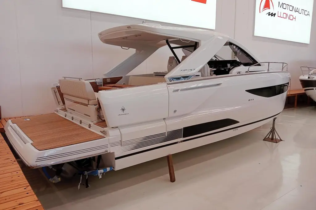 2025 Jeanneau DB/37 IB Yacht For Sale in Empuriabrava ES-GI 2025 Jeanneau DB/37 IB Yacht For Sale in Empuriabrava ES-GI