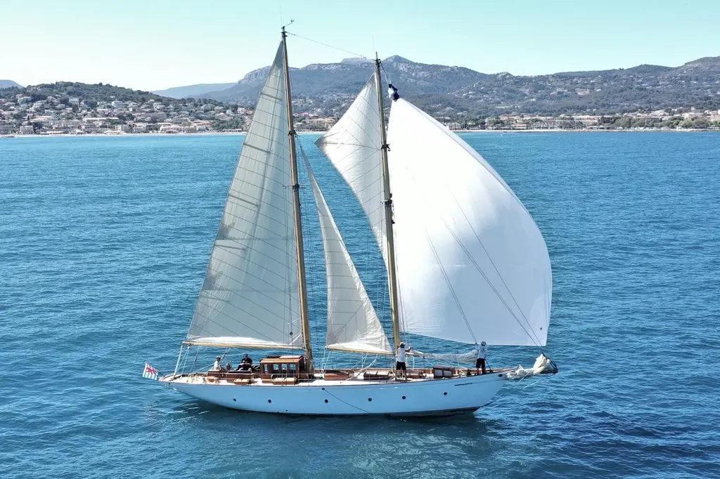 ARMIDE 1938 Custom By Classic Works Yacht For Sale in Sanary Sur Mer ARMIDE 1938 Custom By Classic Works Yacht For Sale in Sanary Sur Mer