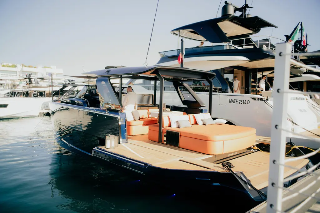 2025 Cranchi A46 Luxury Tender Yacht For Sale in Piantedo IT-SO 2025 Cranchi A46 Luxury Tender Yacht For Sale in Piantedo IT-SO