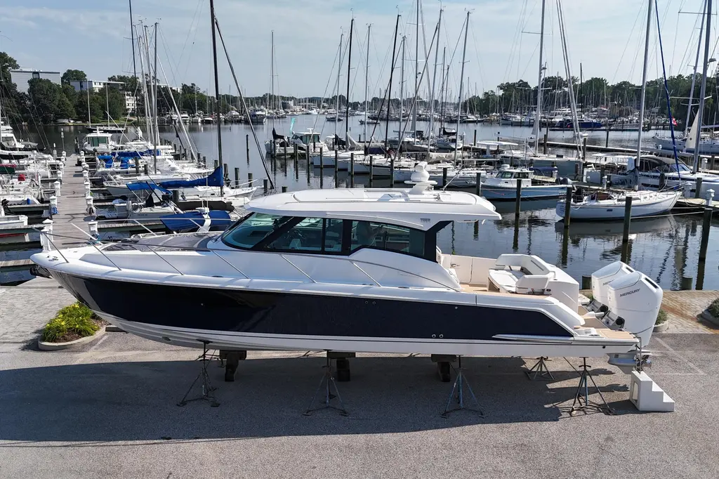 2026 Tiara Yachts 43 LE Yacht For Sale in Annapolis MD 2026 Tiara Yachts 43 LE Yacht For Sale in Annapolis MD