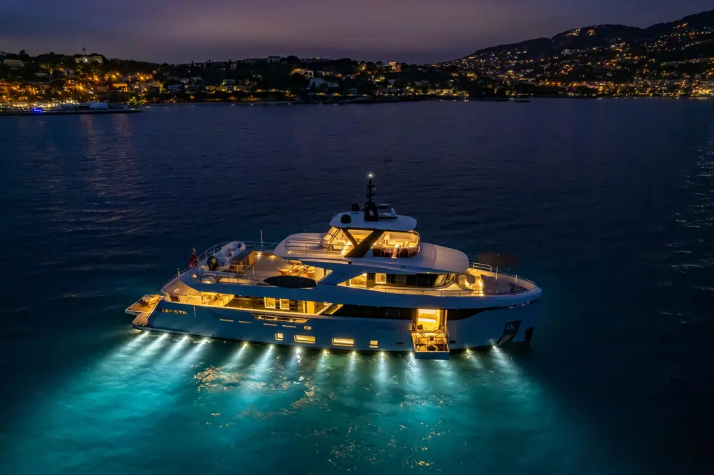 2023 V30 Explorer Yacht For Sale in Cannes 2023 V30 Explorer Yacht For Sale in Cannes