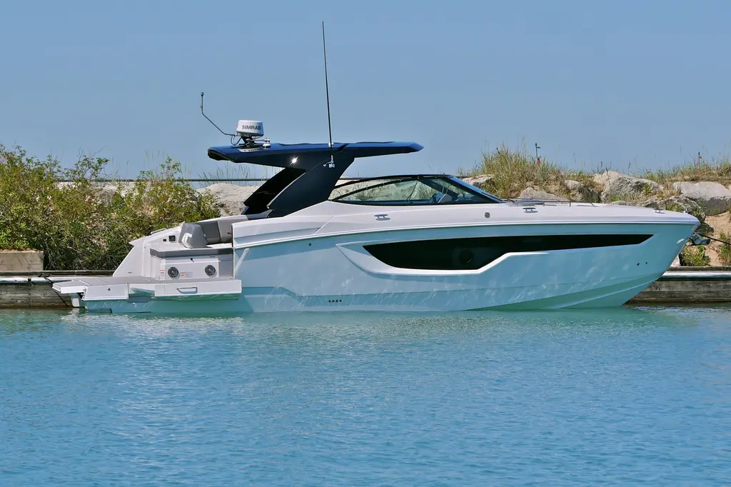  2026 Cruisers Yachts 38 GLS I/O Yacht For Sale in Wisconsin Dells WI
