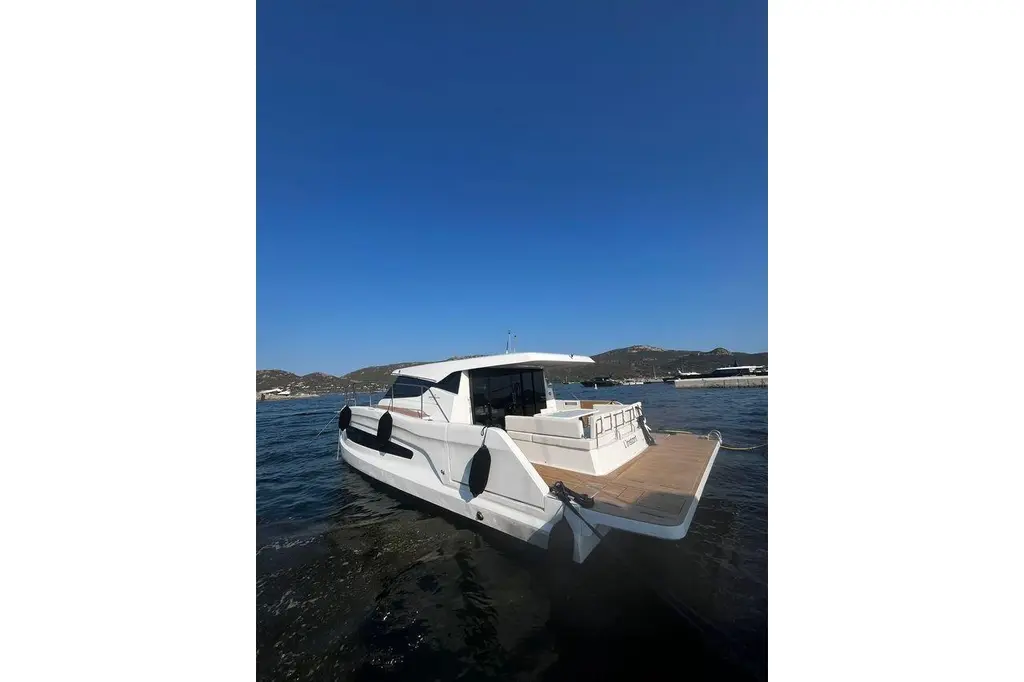 2026 Aventura 38 MY SEDAN Yacht For Sale in La Rochelle 17 2026 Aventura 38 MY SEDAN Yacht For Sale in La Rochelle 17