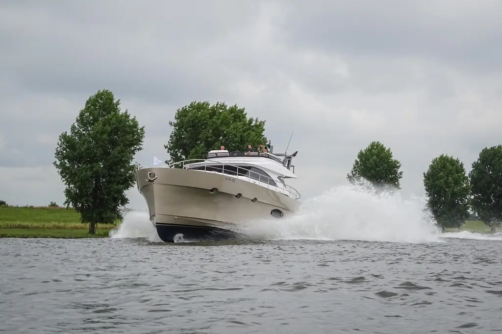 2025 Exclusive Deluxe 2000 Sportbridge Yacht For Sale in Waalwijjk 2025 Exclusive Deluxe 2000 Sportbridge Yacht For Sale in Waalwijjk