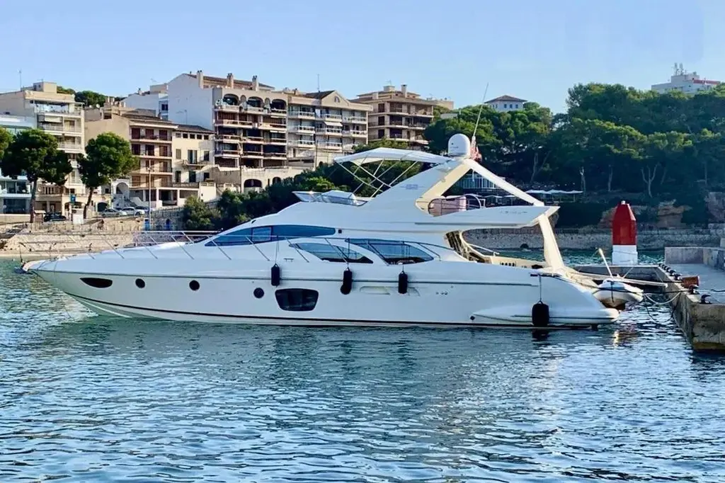 2007 Azimut 62E Yacht For Sale in Saint-Tropez 83 2007 Azimut 62E Yacht For Sale in Saint-Tropez 83