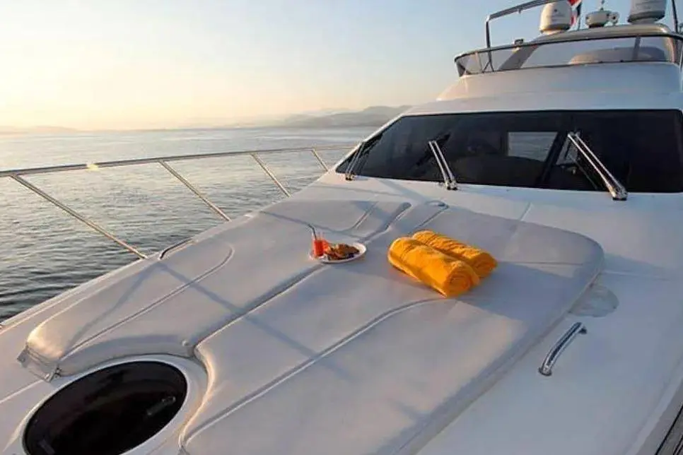2007 Azimut 62E Yacht For Sale in Saint-Tropez 83 2007 Azimut 62E Yacht For Sale in Saint-Tropez 83