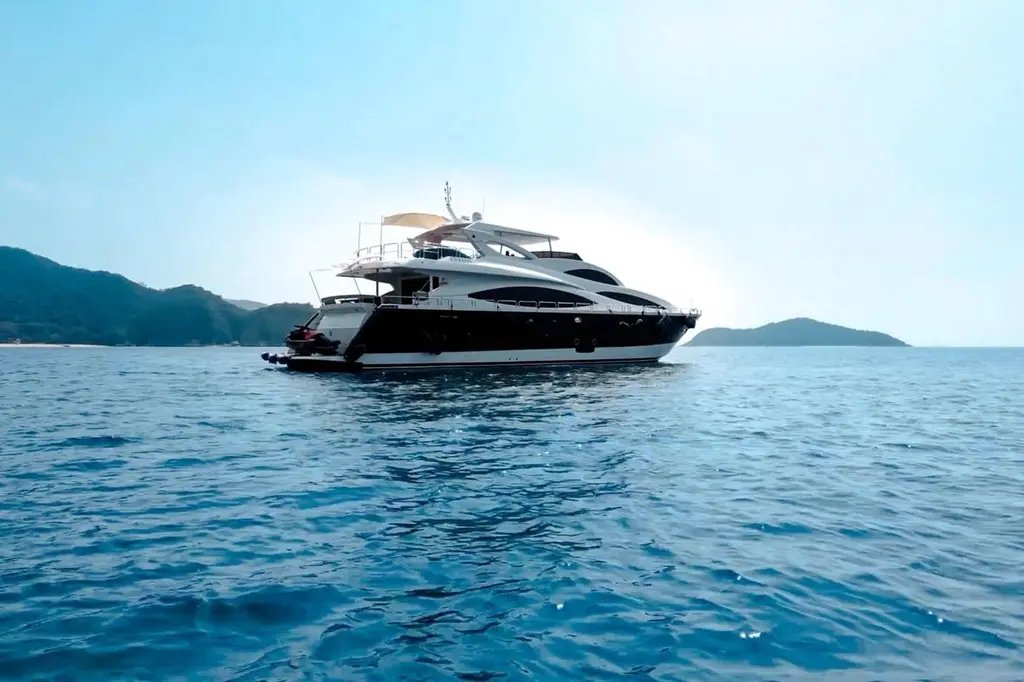 2010 98 Yacht For Sale in Hong Kong 2010 98 Yacht For Sale in Hong Kong