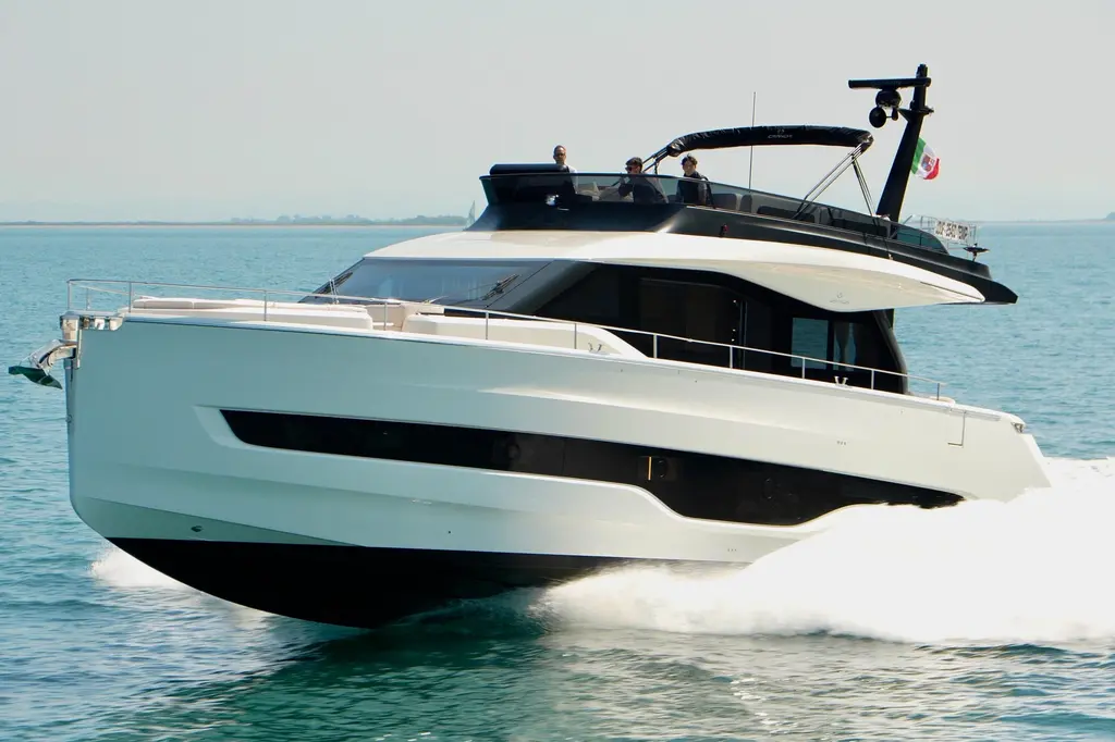 2027 cranchi sessantadue 62 muskegon michigan for sale