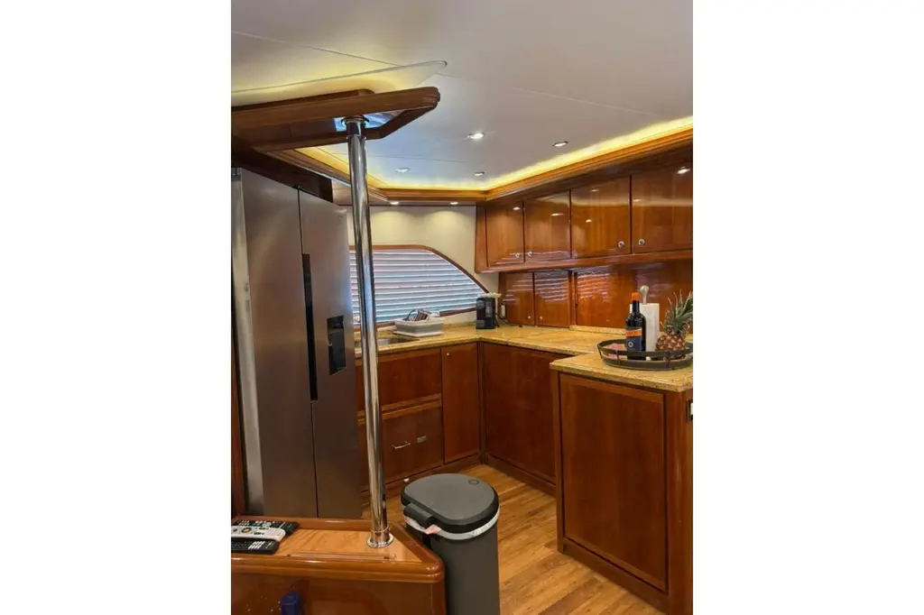 2005 Bertram 630 Convertible Yacht For Sale in Falcón 2005 Bertram 630 Convertible Yacht For Sale in Falcón