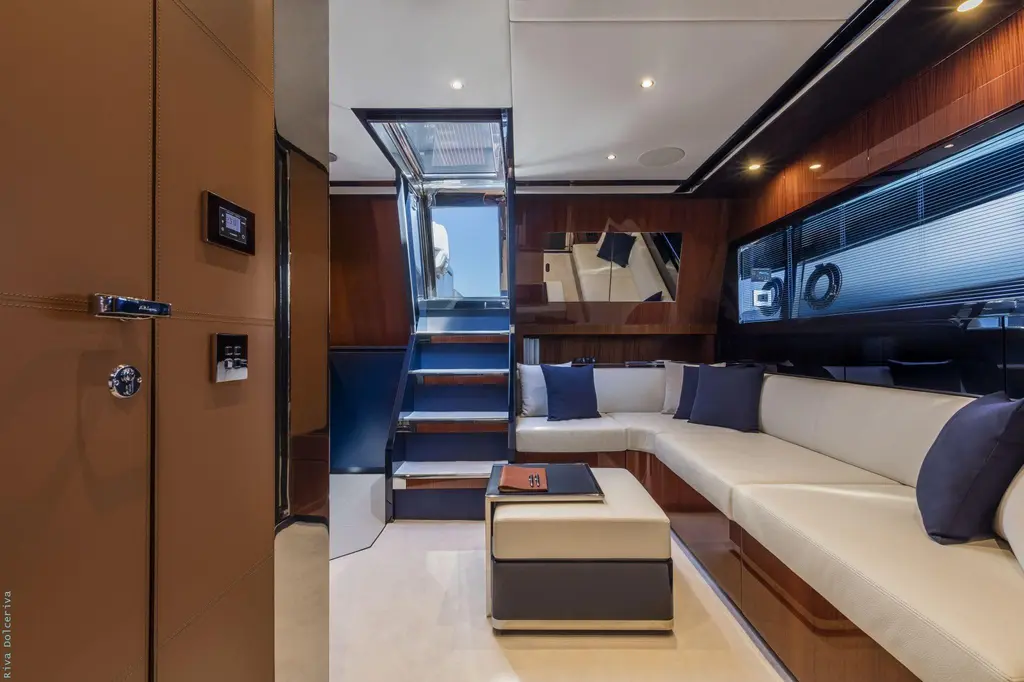 2025 Riva 48' Dolceriva Yacht For Sale in Venice IT-VE 2025 Riva 48' Dolceriva Yacht For Sale in Venice IT-VE
