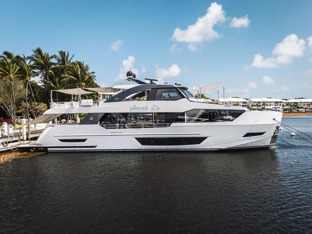 South C's 2023 Ocean Alexander 27R Yacht For Sale in Ocean Reef FL South C's 2023 Ocean Alexander 27R Yacht For Sale in Ocean Reef FL