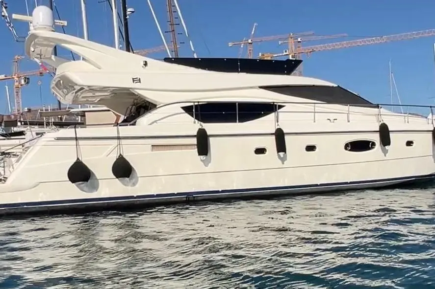 2005 Ferretti Yachts 550 Yacht For Sale in Elliniko 2005 Ferretti Yachts 550 Yacht For Sale in Elliniko