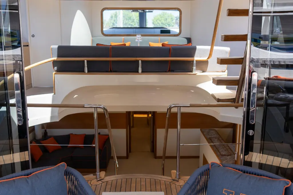 2005 Cerri Cantieri Navali 86 Flying Sport Yacht For Sale in La Spezia IT-SP 2005 Cerri Cantieri Navali 86 Flying Sport Yacht For Sale in La Spezia IT-SP
