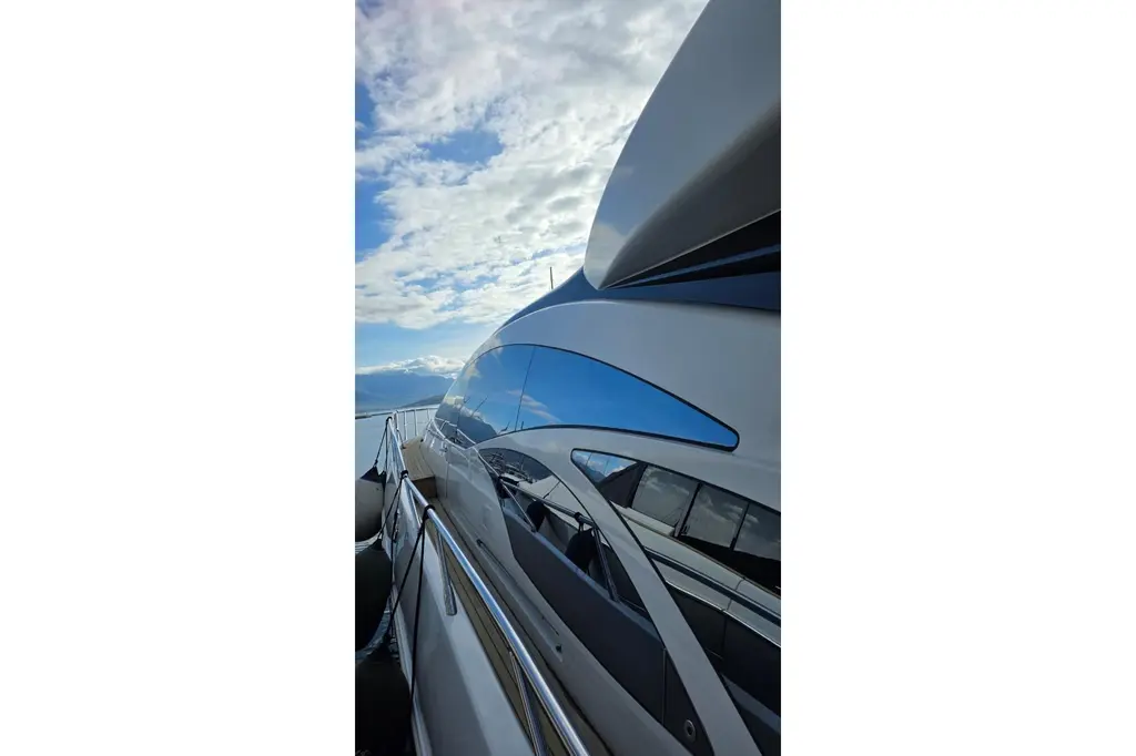 2006 Azimut 86S Yacht For Sale in Glyfada 2006 Azimut 86S Yacht For Sale in Glyfada
