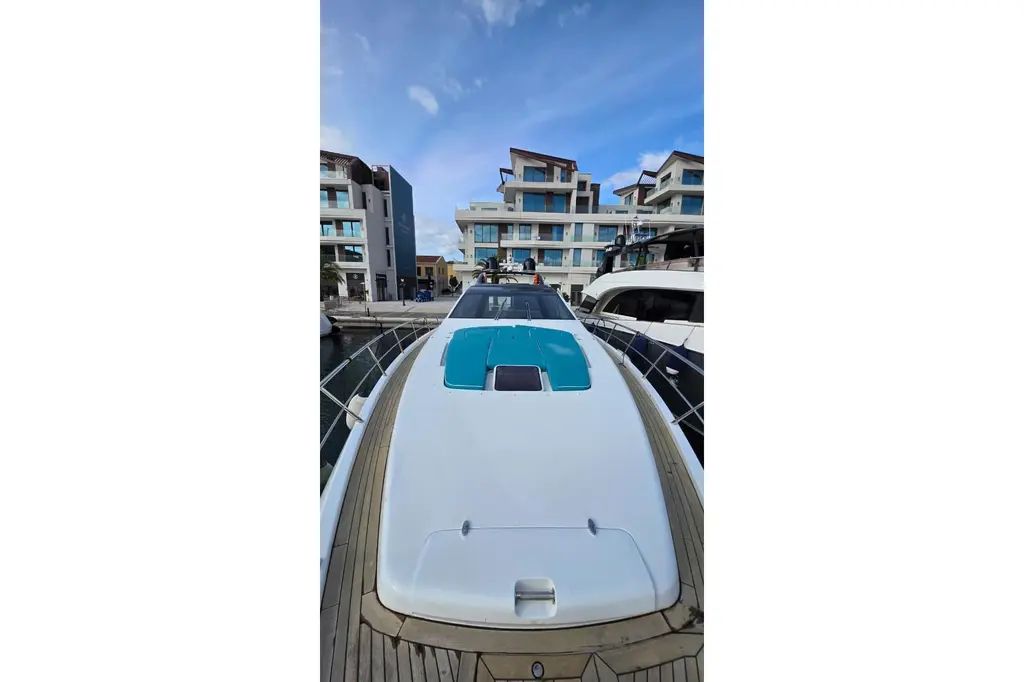 2006 Azimut 86S Yacht For Sale in Glyfada 2006 Azimut 86S Yacht For Sale in Glyfada