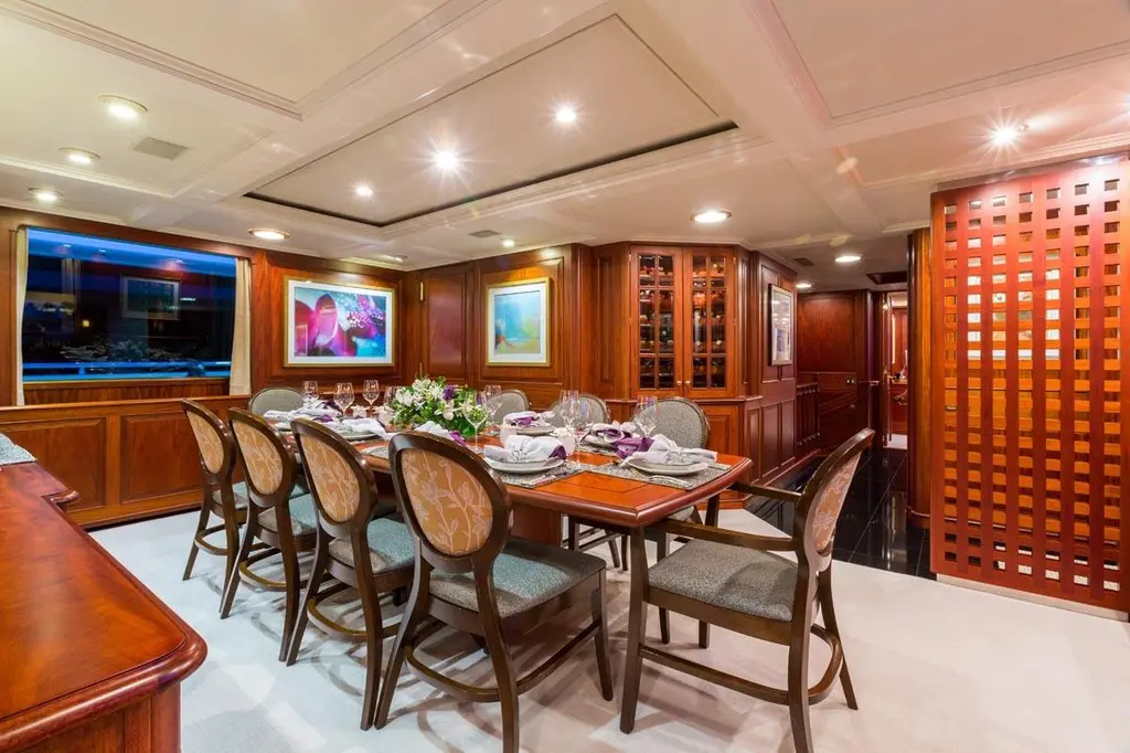 LADY J 1997 Palmer Johnson Semi-Displacement Yacht For Sale in Abaco 