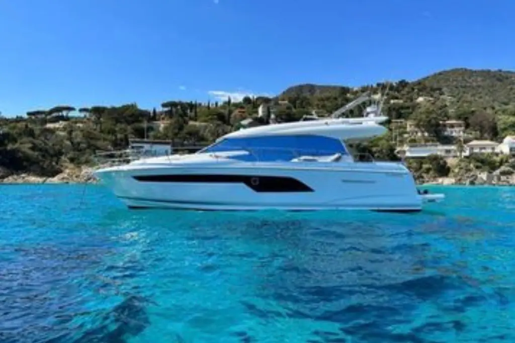 2023 Prestige 520 Yacht For Sale in Le Lavandou 83 2023 Prestige 520 Yacht For Sale in Le Lavandou 83