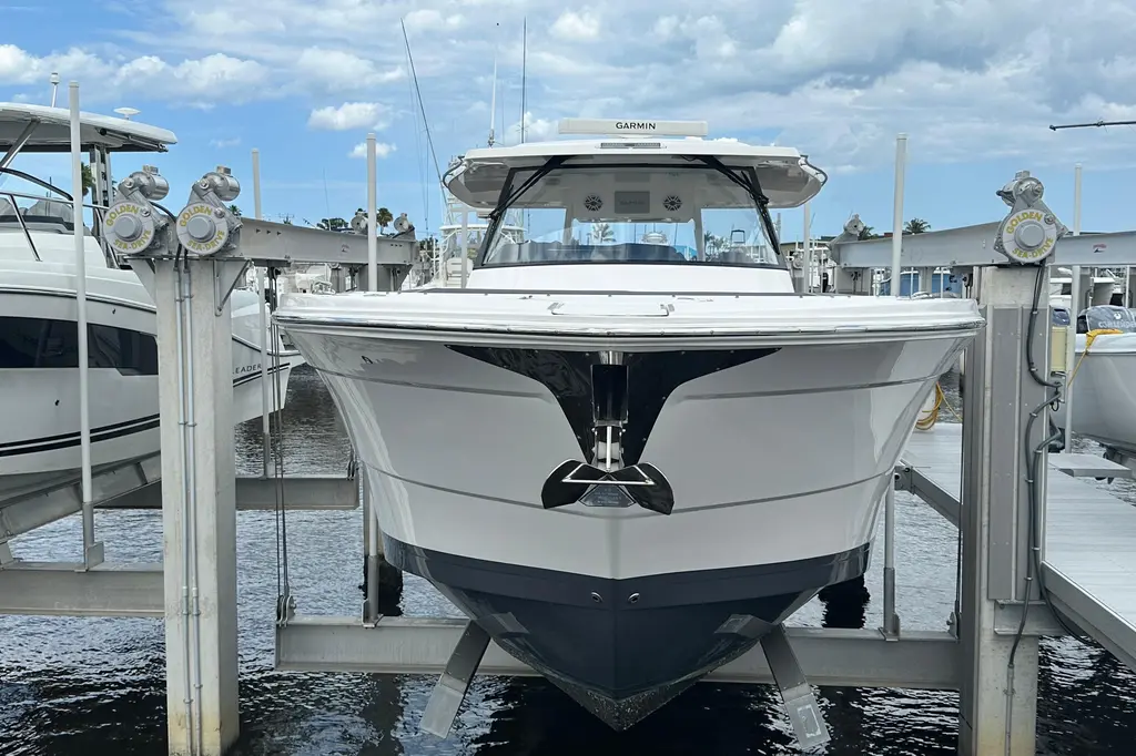 2025 Regal 38 SAV Yacht For Sale in Stuart FL 2025 Regal 38 SAV Yacht For Sale in Stuart FL