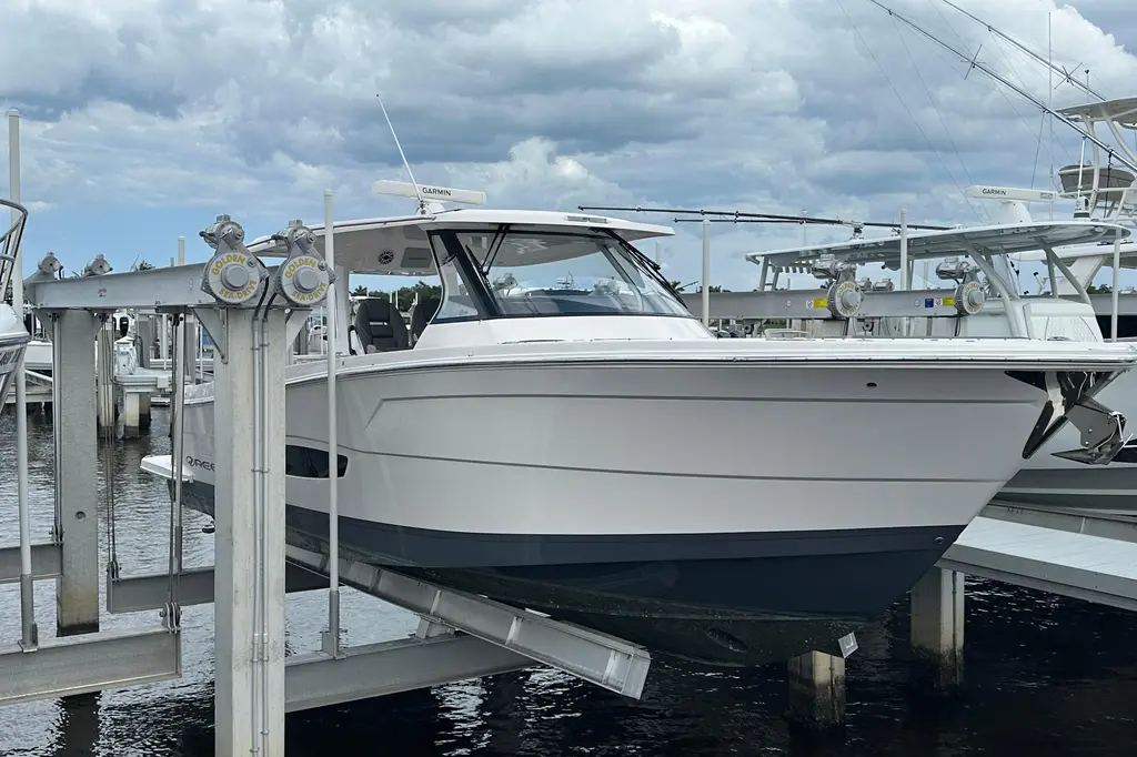 2025 Regal 38 SAV Yacht For Sale in Stuart FL 2025 Regal 38 SAV Yacht For Sale in Stuart FL