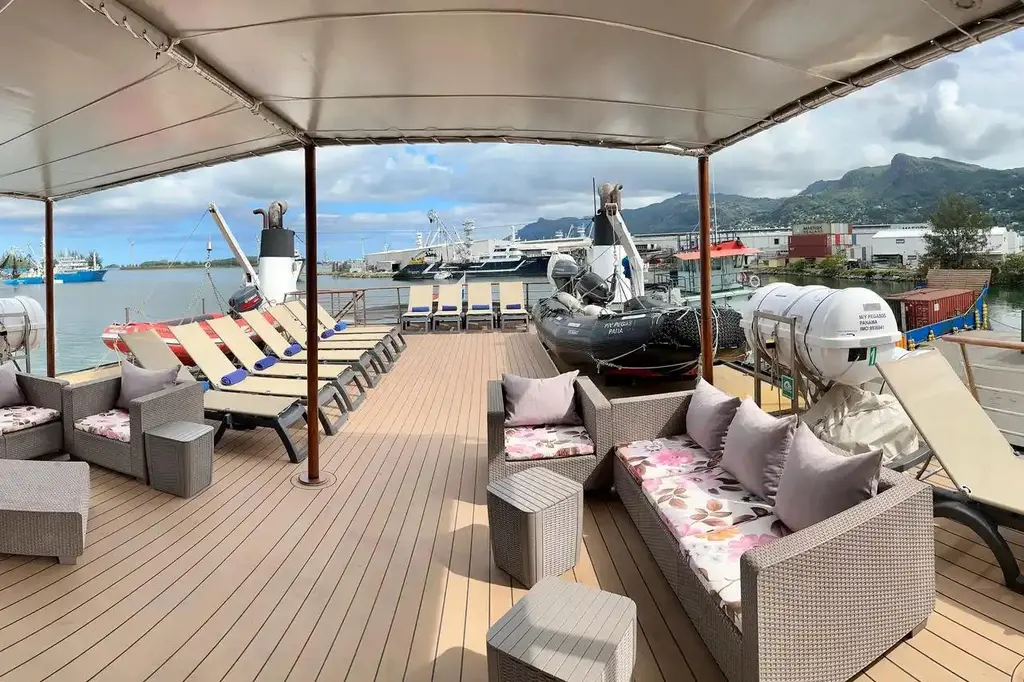  1986 Custom Catamaran Cruise Ship Yacht For Sale in Victoria 