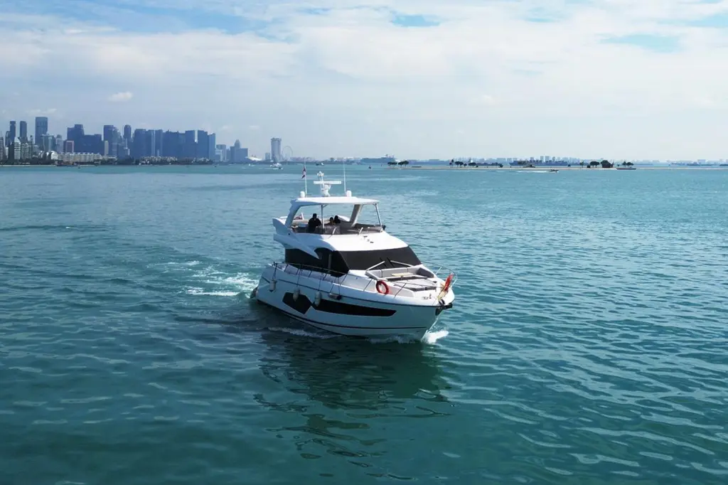 EXCELLENCE 2019 Sunseeker Manhattan 66 Yacht For Sale in Singapore EXCELLENCE 2019 Sunseeker Manhattan 66 Yacht For Sale in Singapore