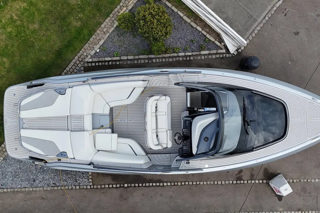 2020 Princess R35 Yacht For Sale in Wallasea Island E15 2020 Princess R35 Yacht For Sale in Wallasea Island E15
