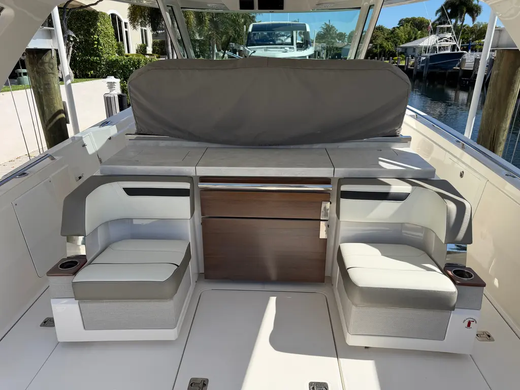 2022 Tiara Yachts 38 LS Yacht For Sale in 2022 Tiara Yachts 38 LS Yacht For Sale in