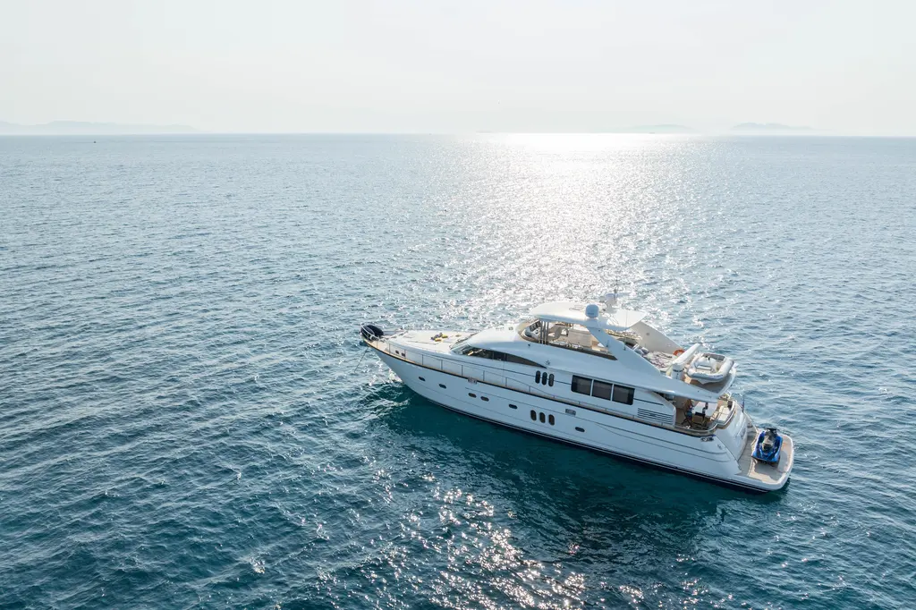 2003 Princess 25M Yacht For Sale in Alimos 2003 Princess 25M Yacht For Sale in Alimos