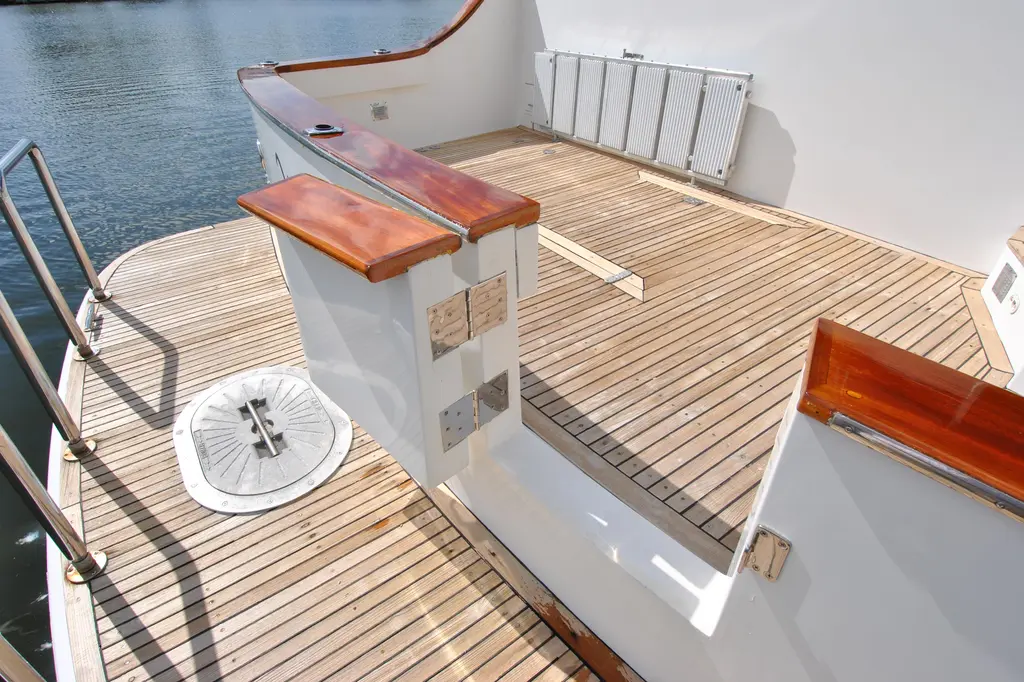 WANDERER 2002 Grand Alaskan Cockpit Motor Yacht Yacht For Sale in Naples FL