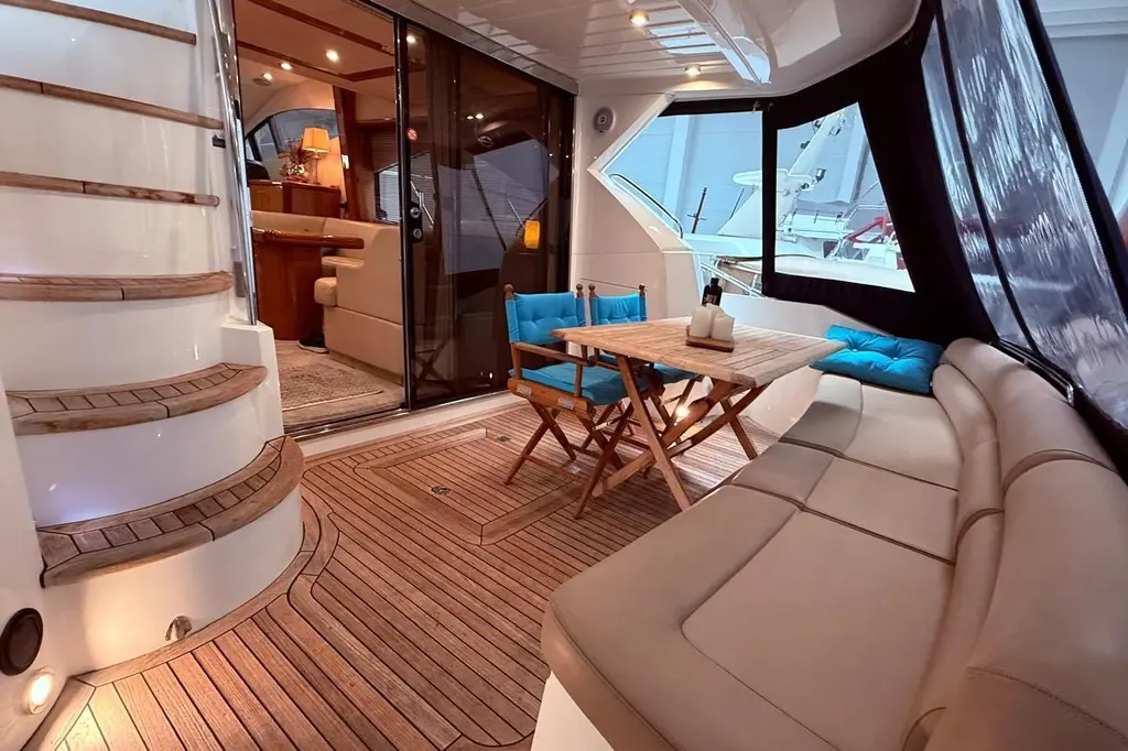 2005 Sunseeker Manhattan 50 Yacht For Sale in Hellevoetsluis 2005 Sunseeker Manhattan 50 Yacht For Sale in Hellevoetsluis